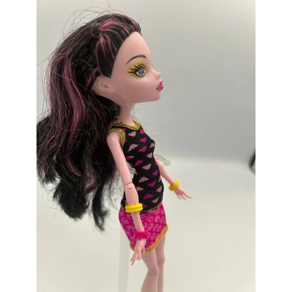Monster High Creepateria Draculaura fashion doll